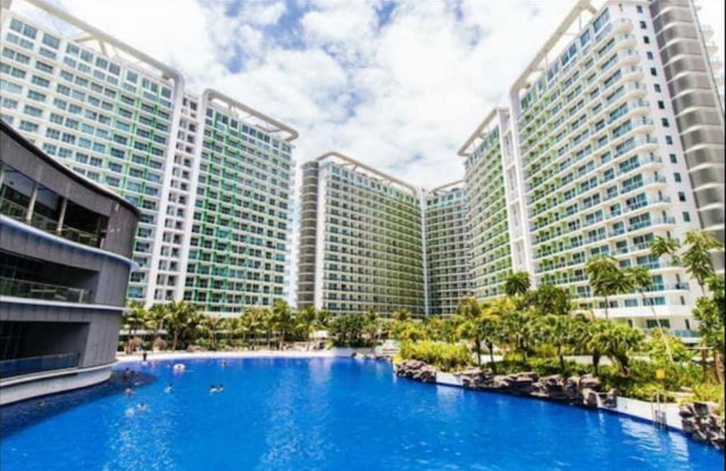 Azure Beach Resort Manila Exterior photo