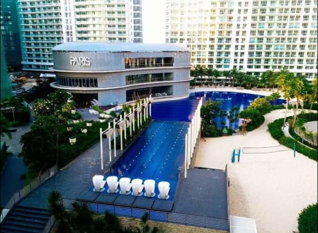 Azure Beach Resort Manila Exterior photo